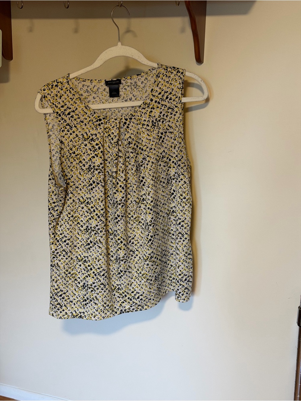 EUC Yellow, white, taupe & black pattern sleeveless top